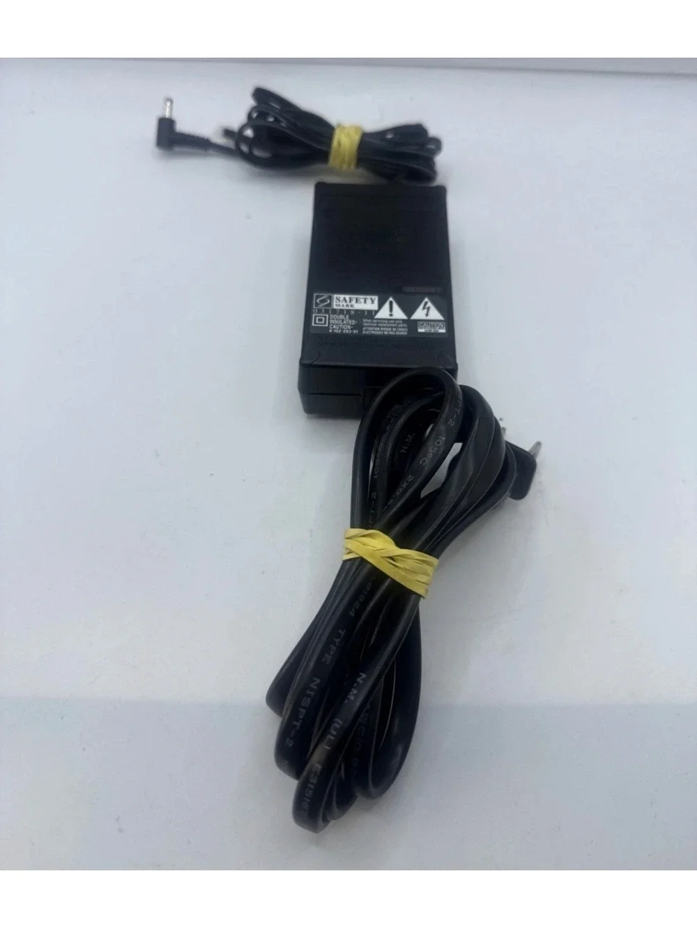 Genuine CANON CA-570 S AC Power Adapter Battery Charger Camcorder 8.4V 1.5A